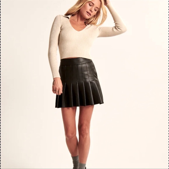 ABERCROMBIE AND FITCH VEGAN LEATHER HIGH RISE PLEATED MINI SKIRT (Faulty) - Picture 6 of 12